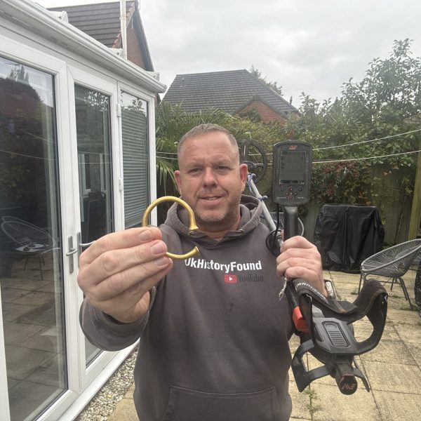 Goldener Armreif mit Manticore gefunden